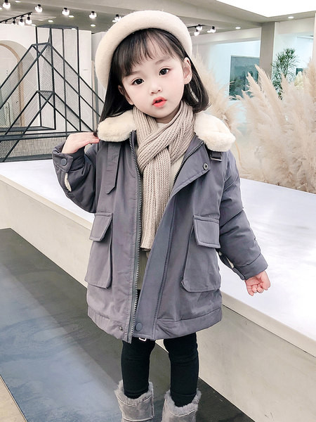 Vaikiška paminkštinta striukė su užtrauktuku ir kišene mergaitėms