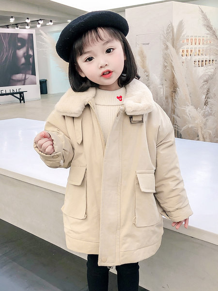 Vaikiška paminkštinta striukė su užtrauktuku ir kišene mergaitėms