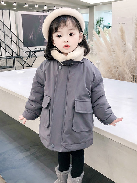 Vaikiška paminkštinta striukė su užtrauktuku ir kišene mergaitėms