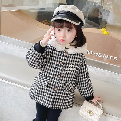 Žieminis languotas paltas su gobtuvu ir siuvinėjimu