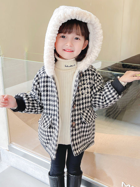 Žieminis languotas paltas su gobtuvu ir siuvinėjimu