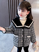 Gyerekkabát lányoknak hosszú gallérral és hímzéssel