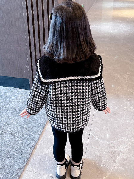 Gyerekkabát lányoknak hosszú gallérral és hímzéssel