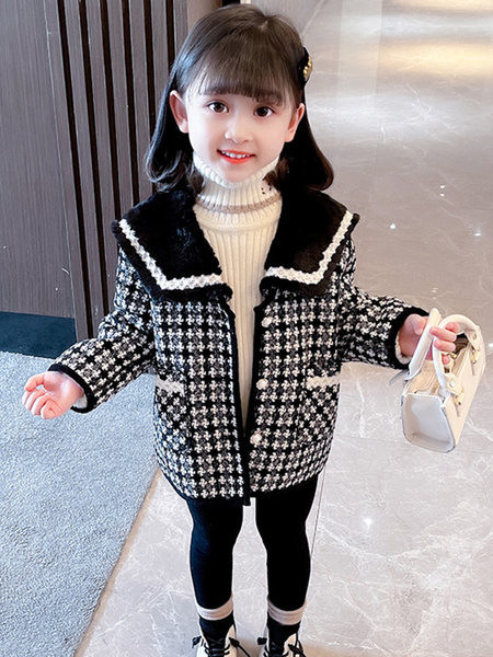 Gyerekkabát lányoknak hosszú gallérral és hímzéssel