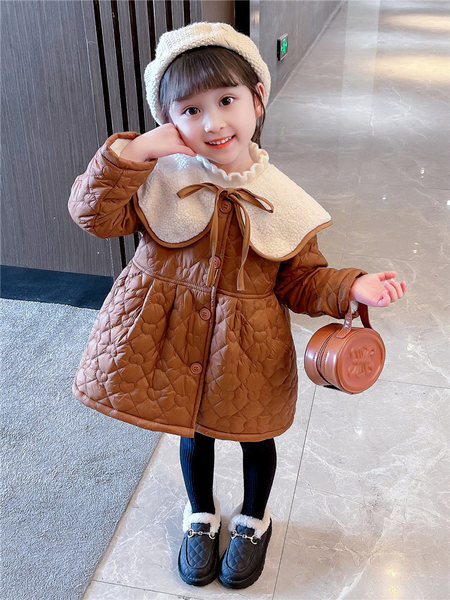 Vaikiška striukė - iškirptas modelis su ilga apykakle