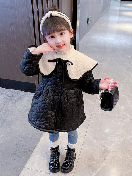 Vaikiška striukė - iškirptas modelis su ilga apykakle