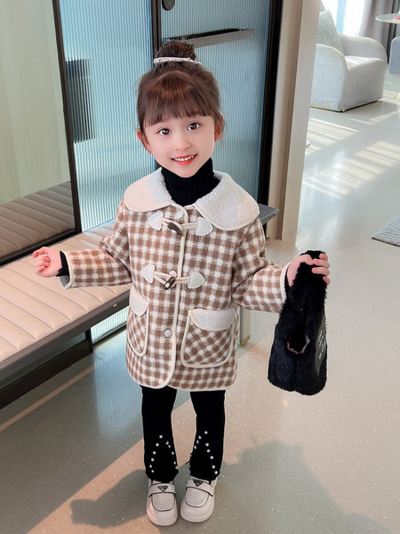 Geaca de iarna in carouri cu buzunar si nasturi pentru fete