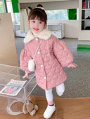 Geaca de iarna la moda pentru fete si inchidere cu nasturi