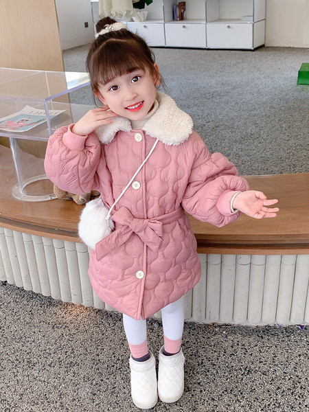 Geaca de iarna la moda pentru fete si inchidere cu nasturi