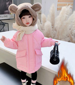 Vaikiška paminkštinta striukė su gobtuvu ir kišene mergaitei