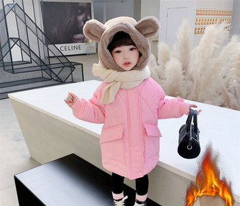 Vaikiška paminkštinta striukė su gobtuvu ir kišene mergaitei