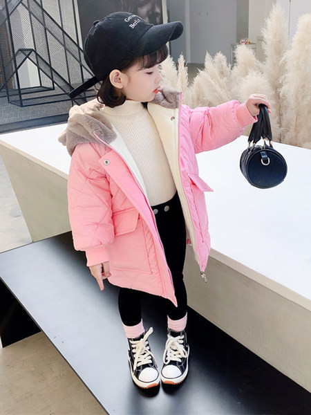 Vaikiška paminkštinta striukė su gobtuvu ir kišene mergaitei