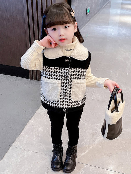 Vestă pentru fete în carouri, cu buzunar