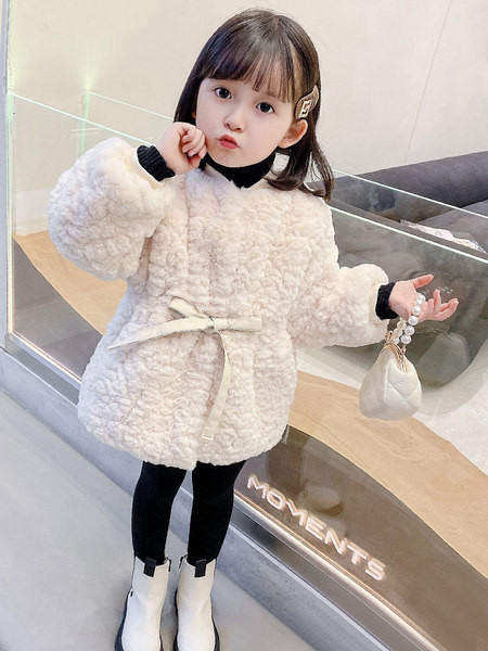 Podstavljena jakna s remenom na patentni zatvarač za djevojčice