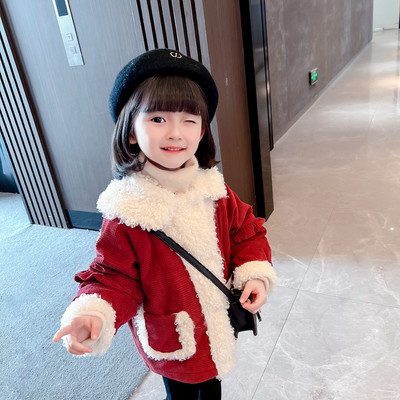 Paminkštinta žieminė striukė su kišene ir sagomis mergaitei