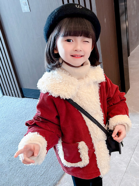 Paminkštinta žieminė striukė su kišene ir sagomis mergaitei