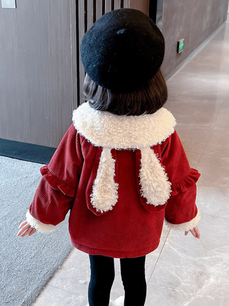 Paminkštinta žieminė striukė su kišene ir sagomis mergaitei