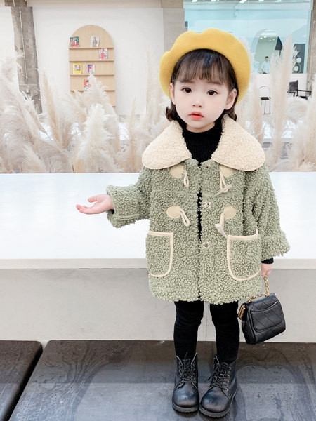 Mergaičių pliušinis paltas su kišenėmis