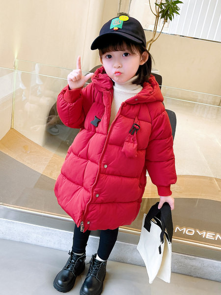 Vaikiška striukė mergaitei su sagomis