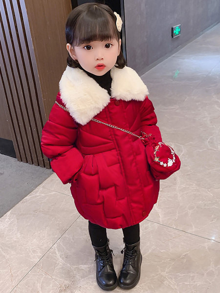 Gyermek téli kabát béléssel, táskával és cipzárral lányoknak