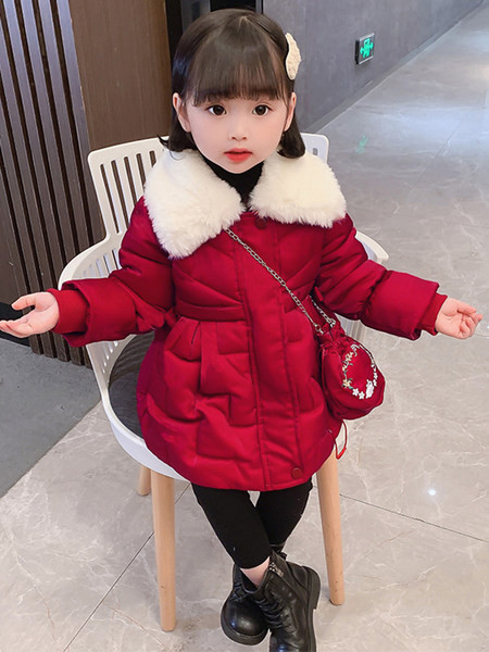 Gyermek téli kabát béléssel, táskával és cipzárral lányoknak