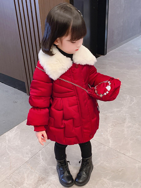 Gyermek téli kabát béléssel, táskával és cipzárral lányoknak