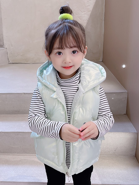 Vesta pentru copii cu gluga, buzunar si fermoar pentru fete