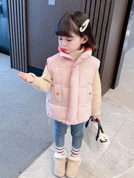 Vesta casual cu guler inalt si buzunar pentru fete