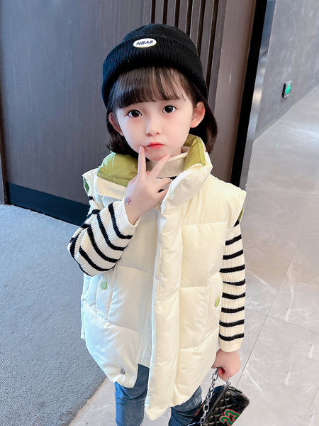 Vesta casual cu guler inalt si buzunar pentru fete