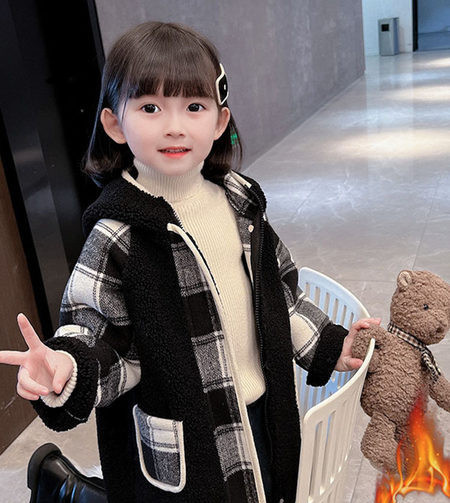 Geaca pentru copii in carouri cu captuseala, gluga si fermoar pentru fete