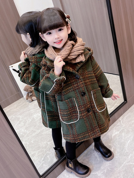 Palton in carouri pentru baieti cu buzunar si nasturi