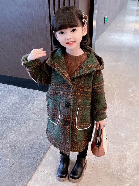 Palton in carouri pentru baieti cu buzunar si nasturi