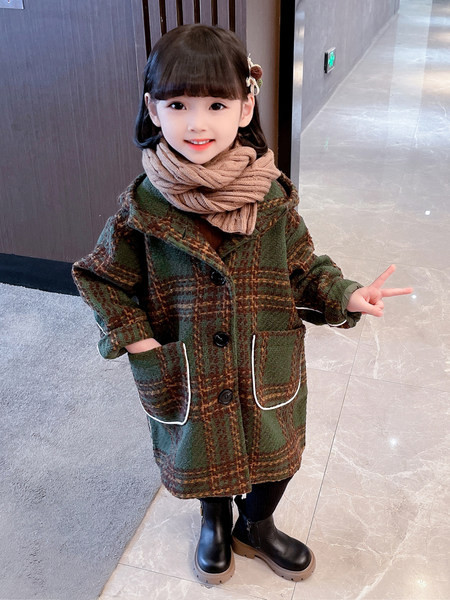 Palton in carouri pentru baieti cu buzunar si nasturi