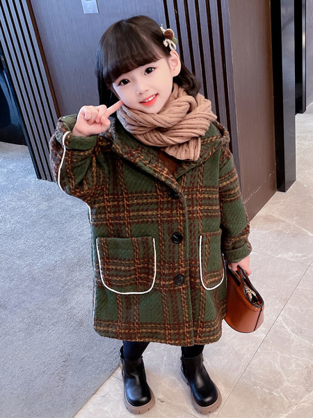 Palton in carouri pentru baieti cu buzunar si nasturi