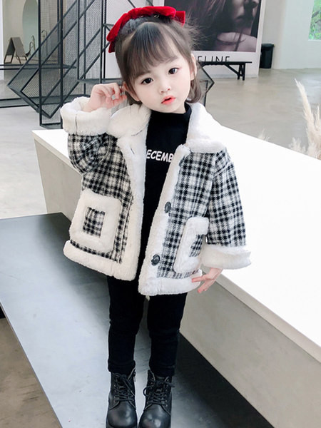 Kockás kabát pehely béléssel és zsebbel