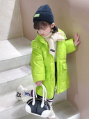 Gyermek téli kabát béléssel, kapucnival és cipzárral lányoknak