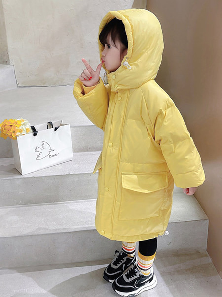 Gyermek téli kabát béléssel, kapucnival és cipzárral lányoknak