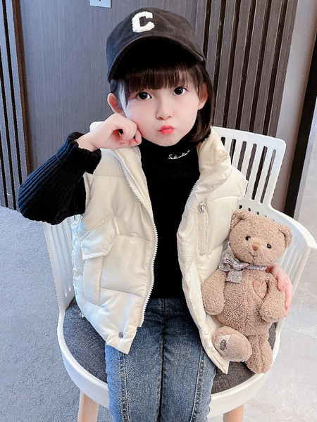 Új divatos mellény magas gallérral és cipzárral