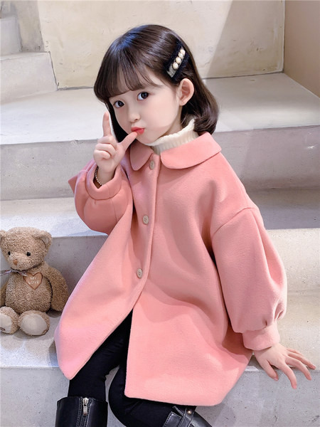 Palton toamna-iarna cu guler - model curat