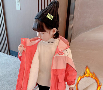 Mergaičių žieminė dygsniuota striukė su gobtuvu ir užrašu