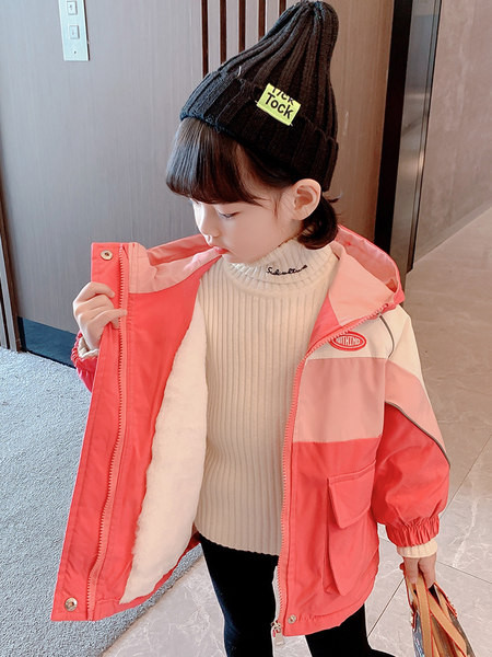 Mergaičių žieminė dygsniuota striukė su gobtuvu ir užrašu