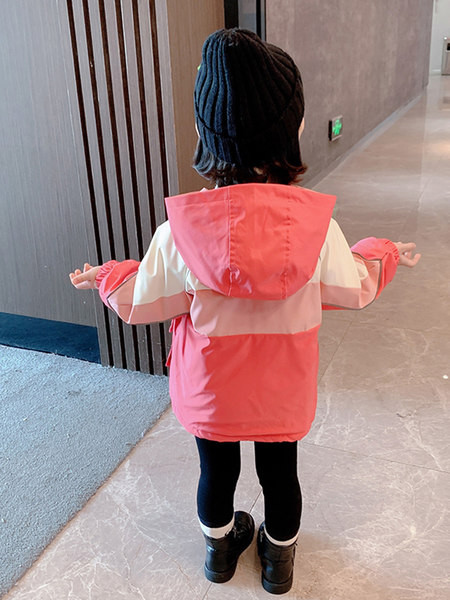 Mergaičių žieminė dygsniuota striukė su gobtuvu ir užrašu