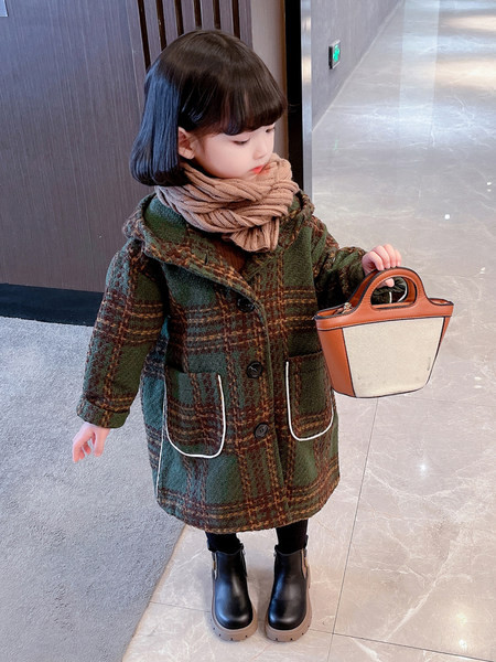 Jachetă cu buzunar cu nasturi, iarnă, în carouri