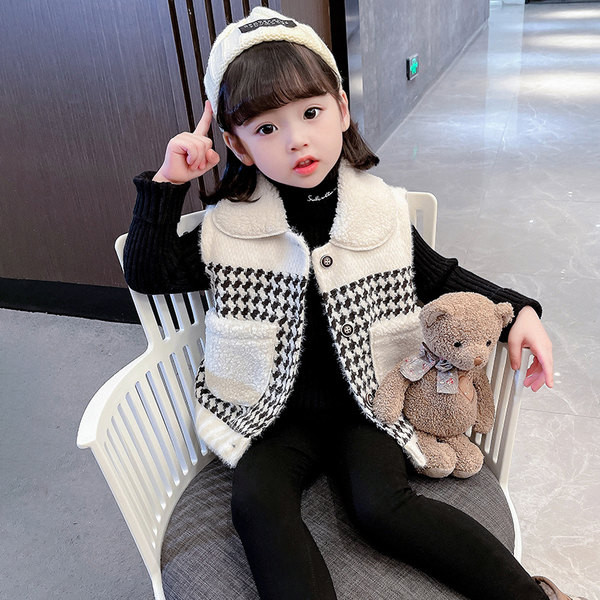 Dječji karirani prsluk s postavom, gumbima i džepom za djevojčice