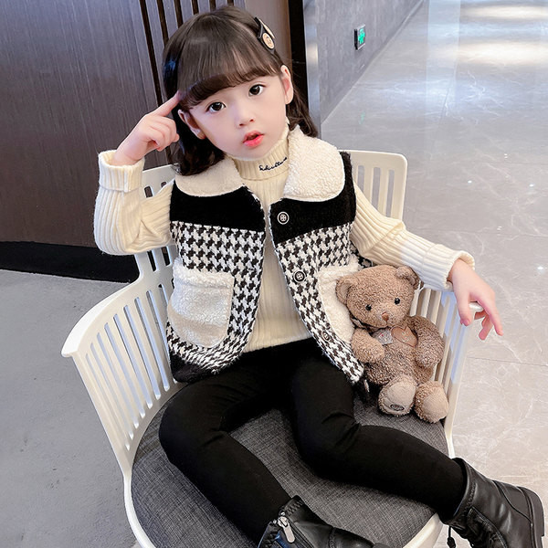 Dječji karirani prsluk s postavom, gumbima i džepom za djevojčice