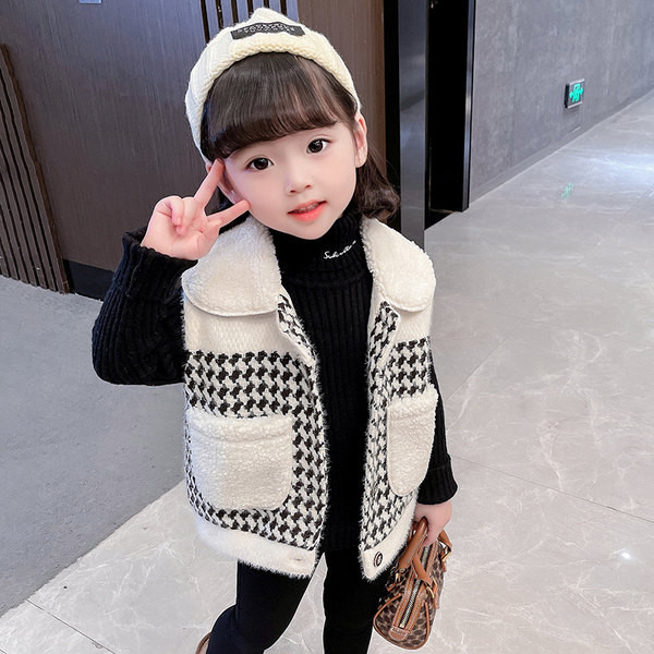 Dječji karirani prsluk s postavom, gumbima i džepom za djevojčice