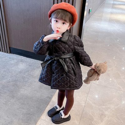 Žieminė vaikiška striukė su pamušalu, sagomis ir dirželiu