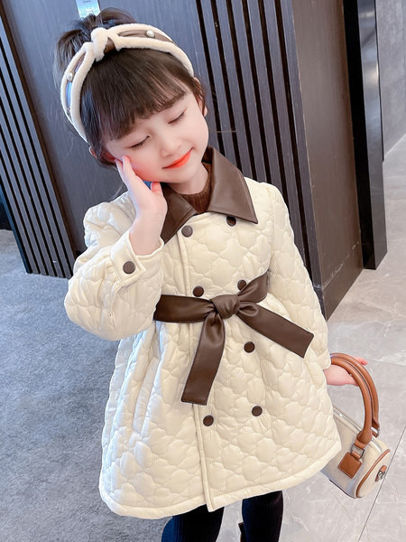 Žieminė vaikiška striukė su pamušalu, sagomis ir dirželiu