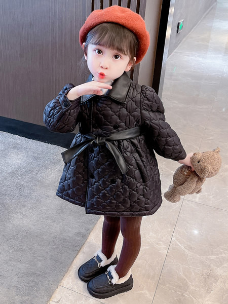Žieminė vaikiška striukė su pamušalu, sagomis ir dirželiu