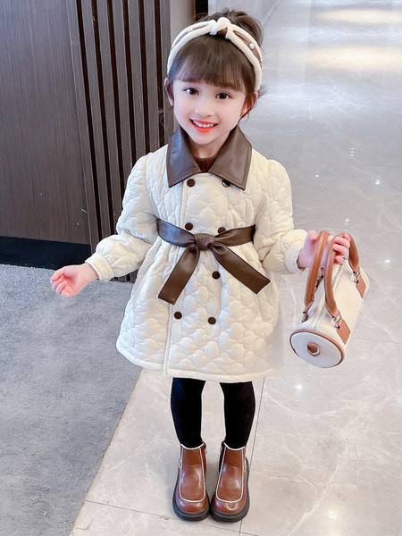 Žieminė vaikiška striukė su pamušalu, sagomis ir dirželiu